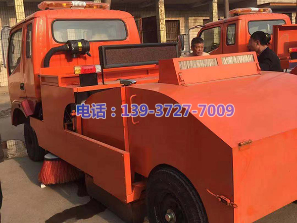 凌海市交通运输局与河南都市机械联合改进了LQ-1800E型自行式路面清扫机