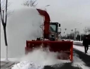 扫雪车